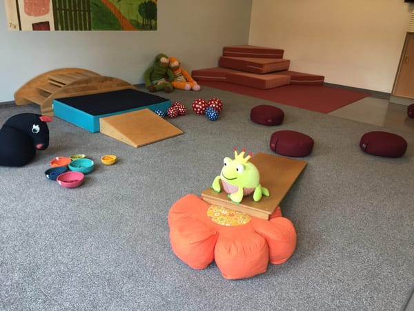 Wer und wie kann man Eltern-Kind-Kursleitung werden?